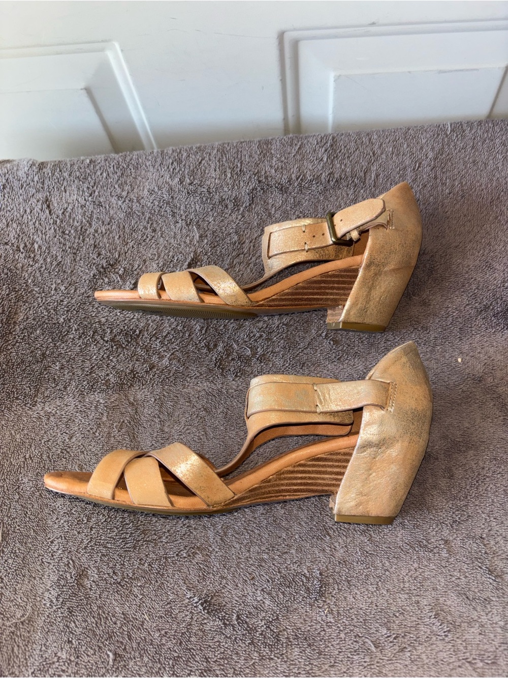 Gentle Souls tan/gold leather sandals size 7M - Picture 5 of 7